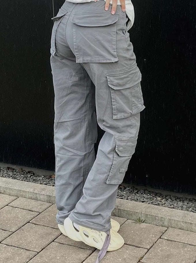 Dames cargobroek in een van de beschikbare trendy kleuren.