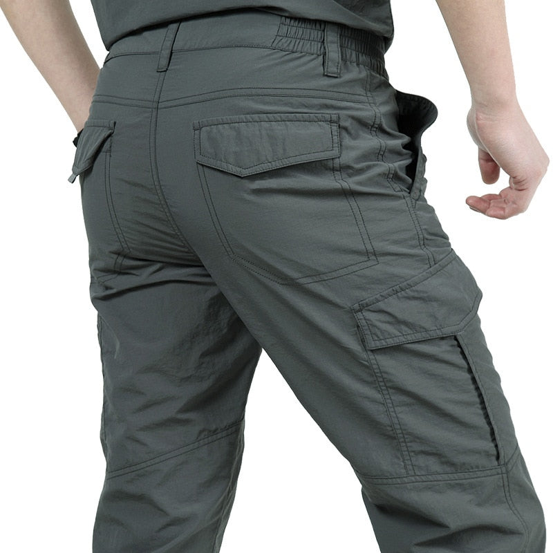 De veelzijdige Mannen Cargo Broek Eddy, een comfortabele vrijetijdsbroek met robuuste uitstraling voor heren.