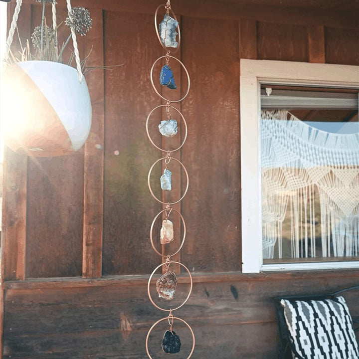 Overzicht van de chakra decoratie met edelstenen en handgemaakte details