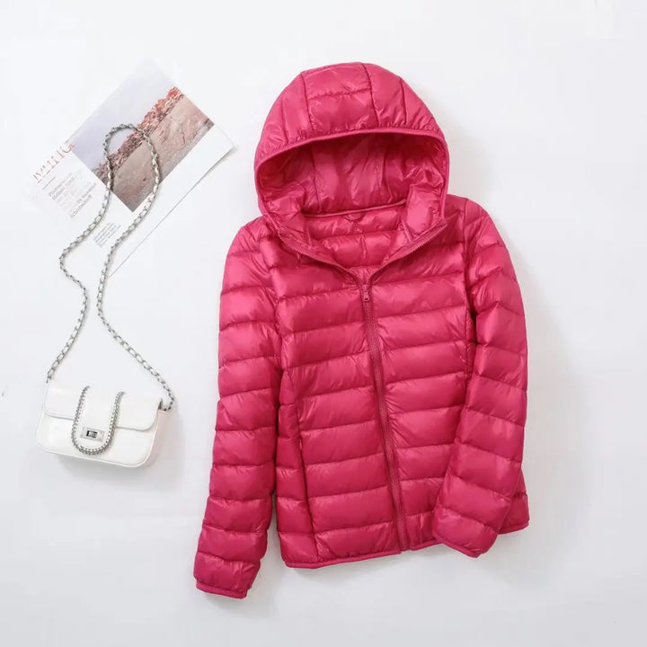 Stijlvolle Hoymans dames winterjas, zwarte donsjas met capuchon, comfortabel pufferjack.