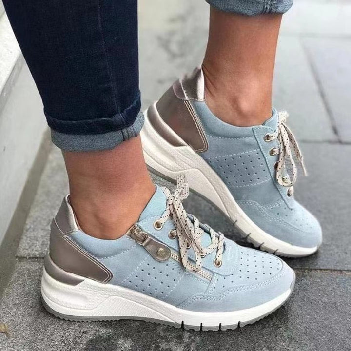 Blauwe wandelschoenen met schokdemping, ideaal voor lange dagen en pijnverlichting.