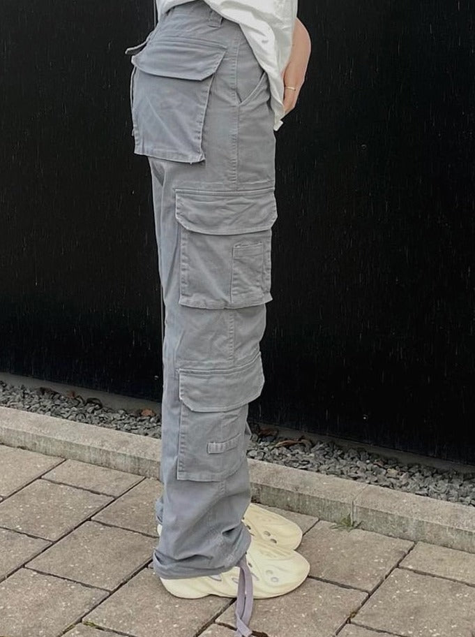 Modieuze combinaties met de wijde pijpen cargobroek voor verschillende gelegenheden.