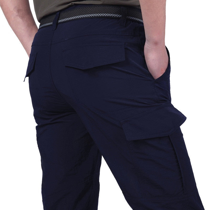 De Mannen Cargo Broek Eddy, jouw betrouwbare herenbroek voor elke uitdaging, outdoor of gewoon comfortabel thuis.