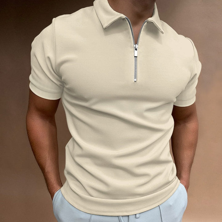Nette heren polo met ritskraag en korte mouwen, essentieel voor een stijlvolle en veelzijdige garderobe.