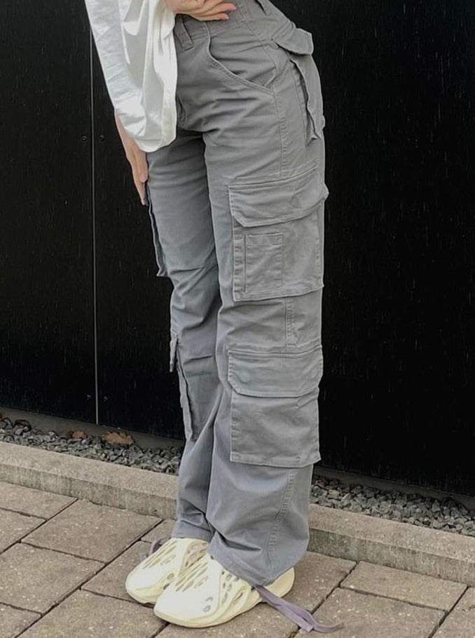De trendy pasvorm van de cargobroek, ideaal voor een relaxte maar stijlvolle look.