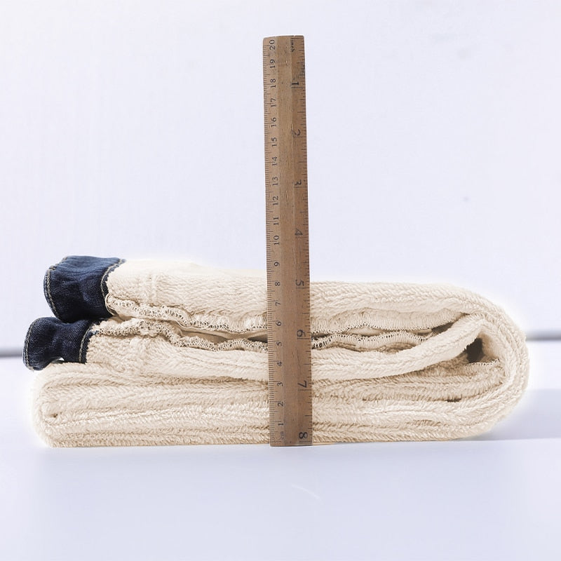 Duurzaam en warm materiaal van zwarte thermobroek