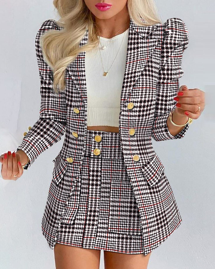 Model toont comfortabele en stijlvolle groene blazer met rok