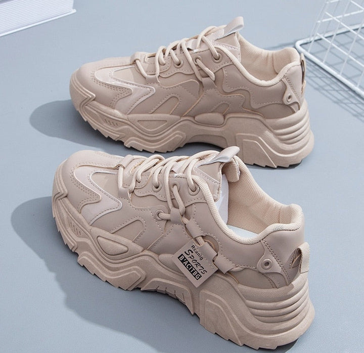 Duurzame en comfortabele witte damesschoenen met sportief chunky design