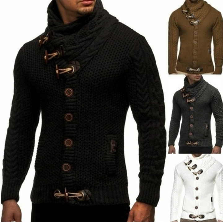 Zwarte heren turtleneck vest met unieke knopen en gespen, getoond met andere kleuren opties.