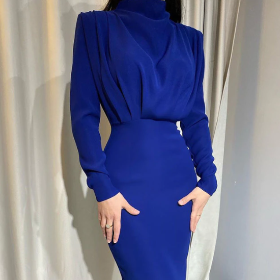 Diepblauwe dames long sleeve jurk elegant gedragen