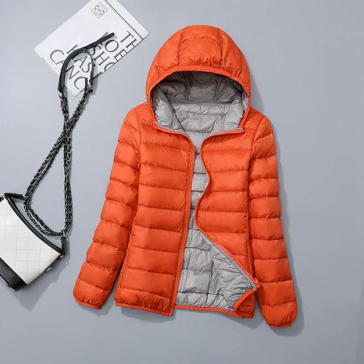 Warmte en stijl: Hoymans dames donsjas met capuchon, lichtgewicht winterjas, duurzaam.