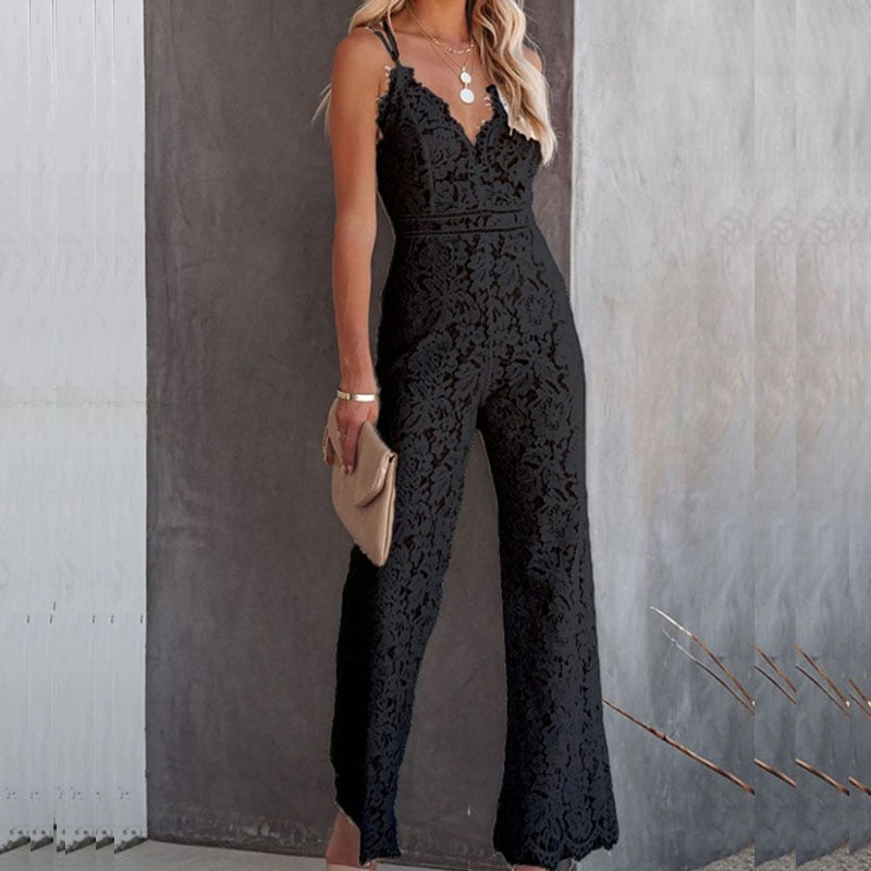 Trendy dames jumpsuit voor zomerse dagen of feesten, met een comfortabele pasvorm en stijlvolle uitstraling.