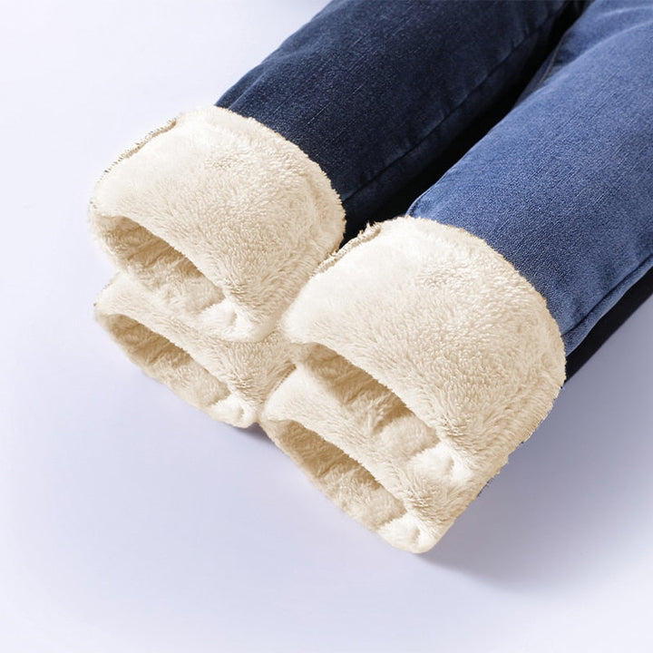 Strakke achterkant van warme gevoerde broek voor dames