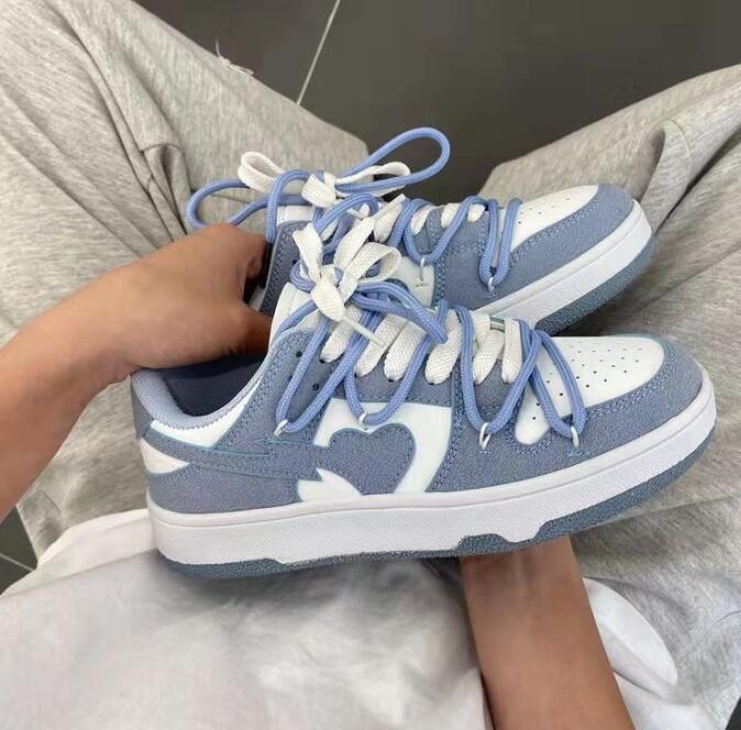 Stijlvolle dames sneakers in wit en blauw