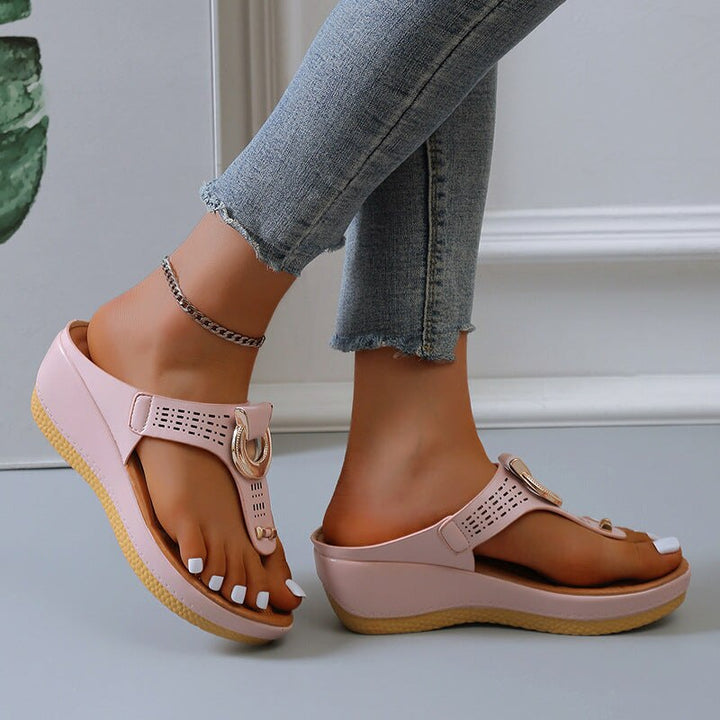 Beige dames orthopedische sandalen met comfortabele zool en bandjes