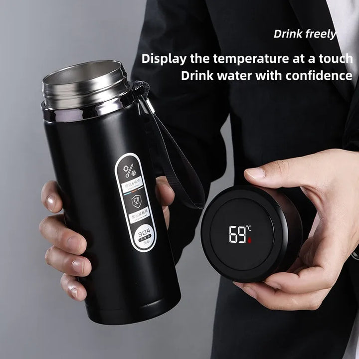 Unisex Slimme Thermosfles met LED Temperatuurdisplay in hand