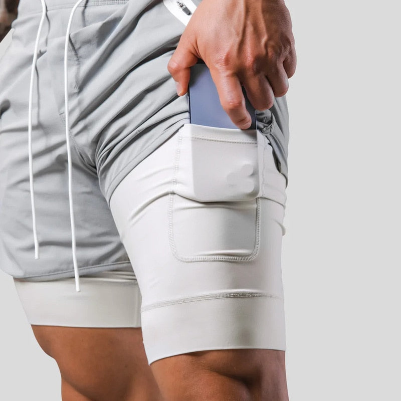 Detailopname van de ademende stof van de heren 2-in-1 sportbroek, essentieel voor training.