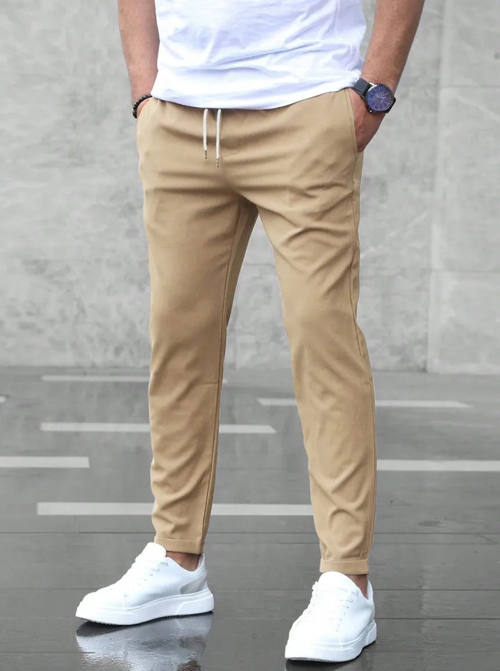 Comfortabele herenbroek met elastische band en moderne slim fit snit