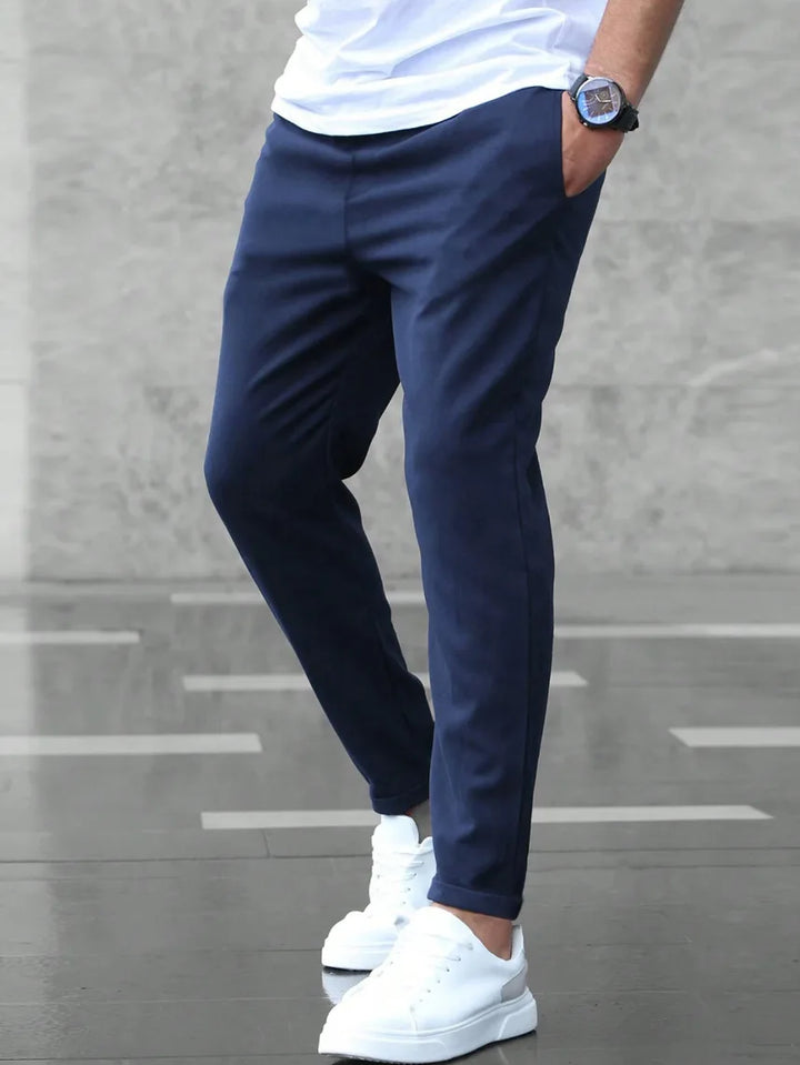 Donkerblauwe heren slim fit broek met comfortabele elastische taille en stretch