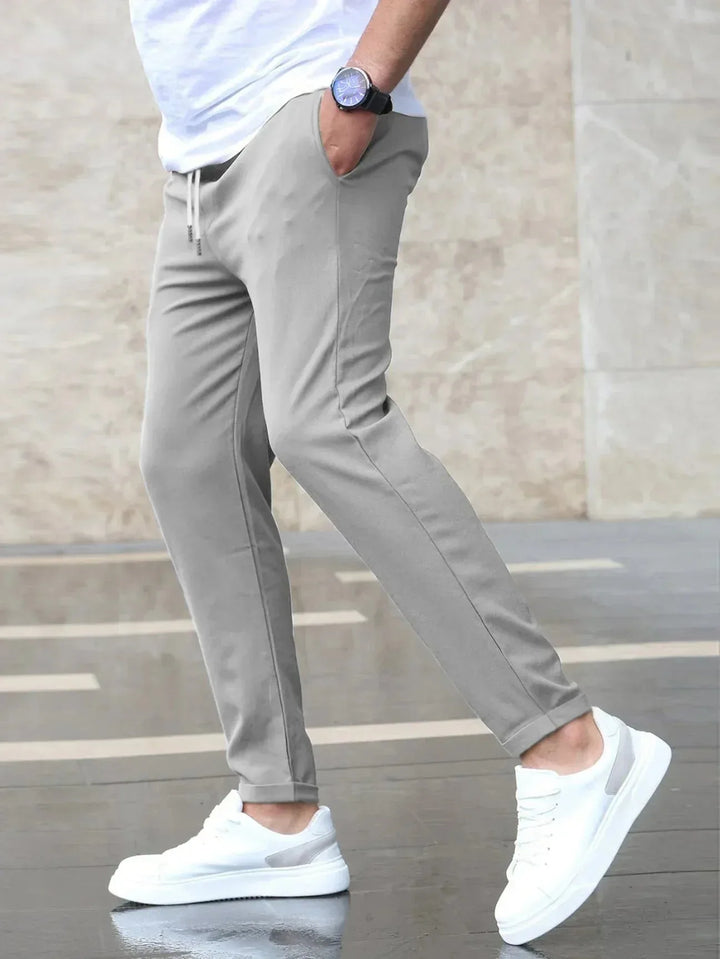 Zijaanzicht van heren slim fit broek in het grijs