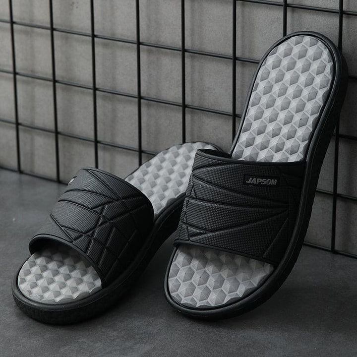 Bruine heren strandslippers, orthopedisch, robuust en comfortabel voor alle zomerse activiteiten.