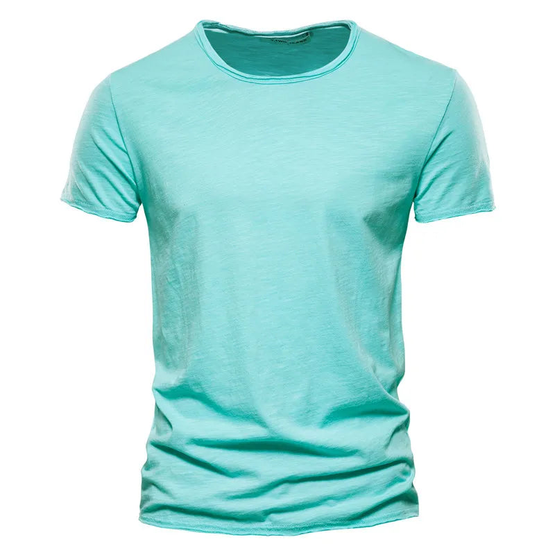 Lichtgroen heren T-shirt, zachte tint, veelzijdig te stylen, casual en chic.