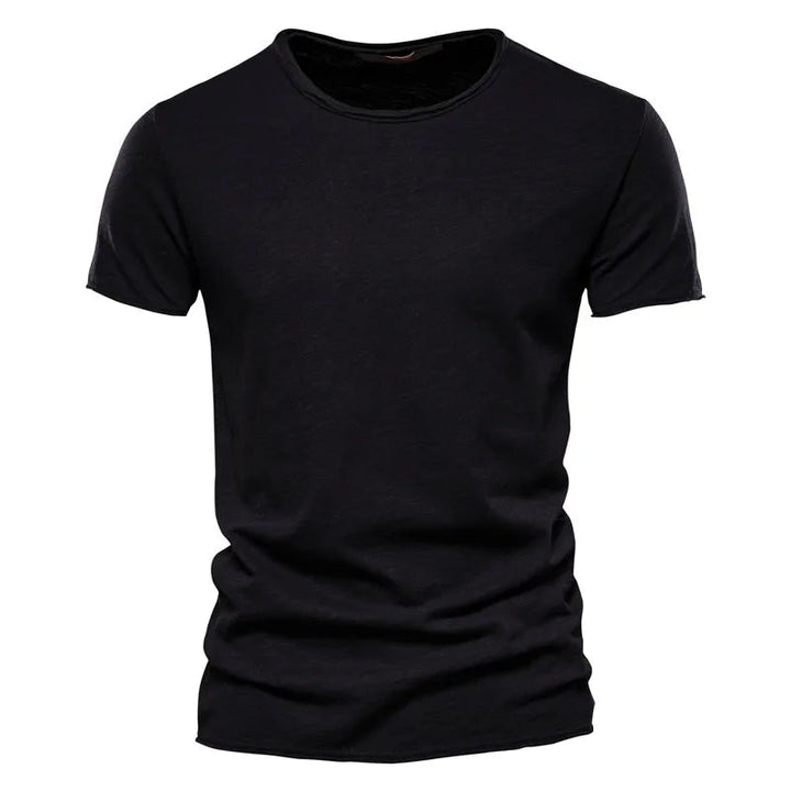Donkerblauw heren T-shirt, modern ontwerp, kreukvrij, gemakkelijk te combineren.