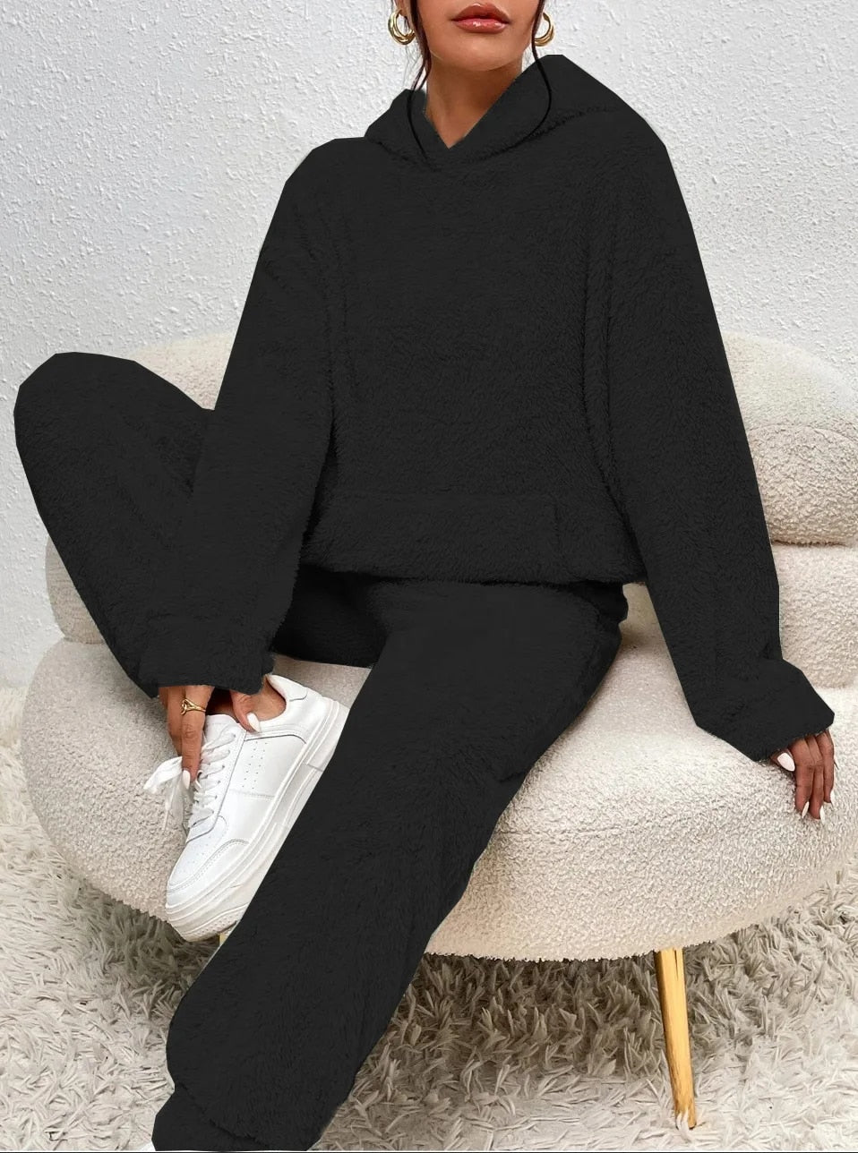 Hoogwaardig dames loungewear huispak met capuchon, superzacht teddy gevoel.