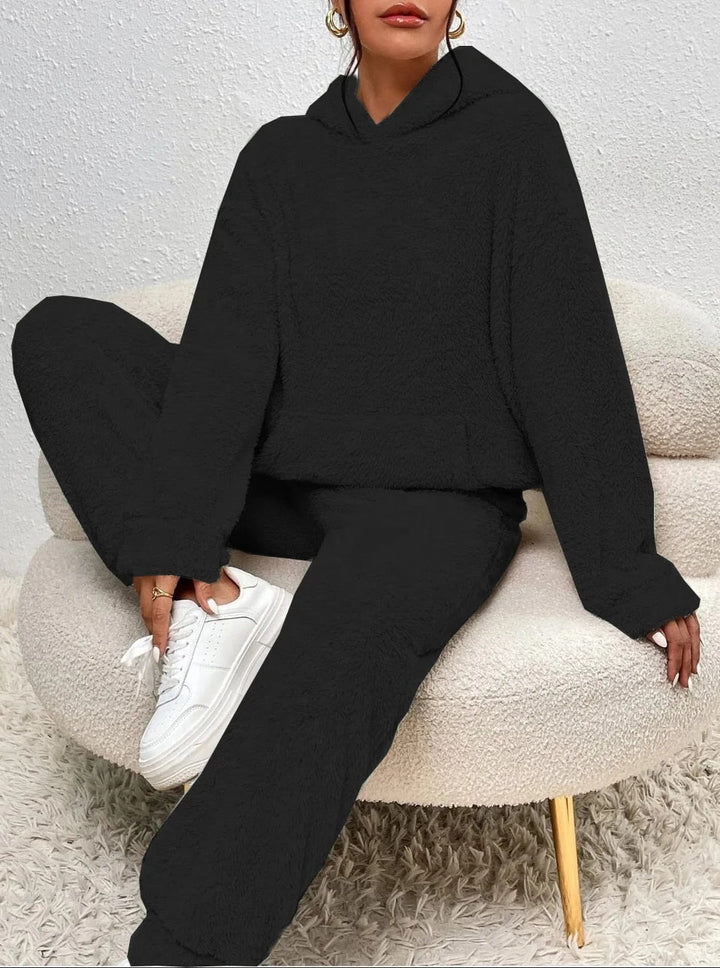 Hoogwaardig dames loungewear huispak met capuchon, superzacht teddy gevoel.