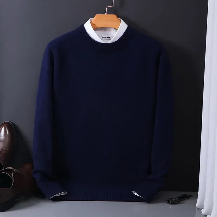 Klassieke elegante heren kasjmier trui. Modieus en comfortabel, perfect voor luxe herenmode.