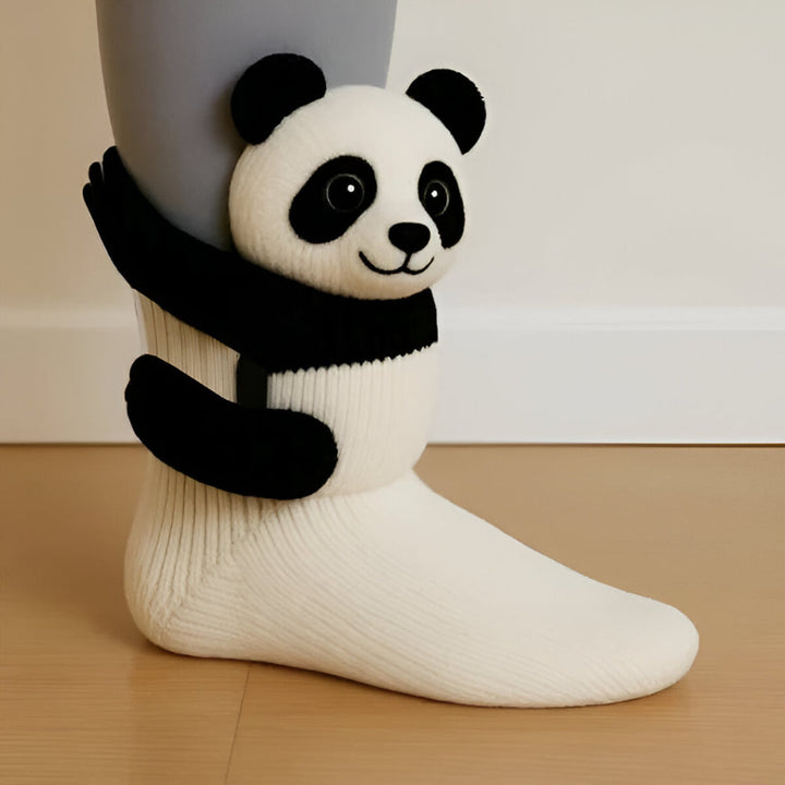 Detail van zachte warme sokken met vrolijke 3D dierenprint, perfecte antislip huissokken.