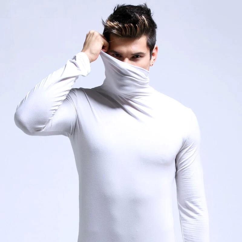 Functioneel heren thermo ondershirt met hoge kraag voor maximale warmte en comfort tijdens wintersport of buitenactiviteiten.