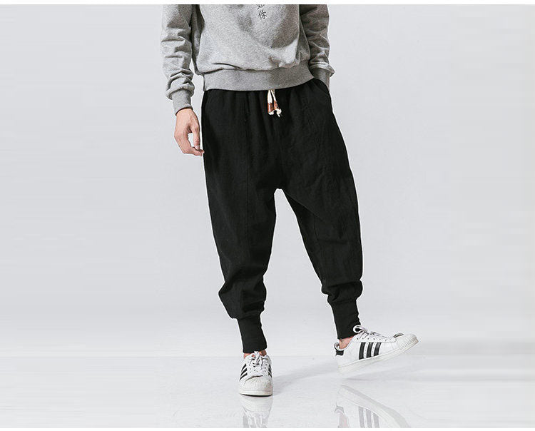 Zwarte heren harembroek met elastische tailleband, ideaal voor casual urban look.