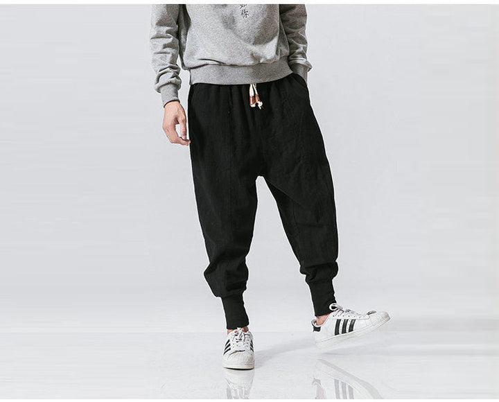 Zwarte heren harembroek met elastische tailleband, ideaal voor casual urban look.