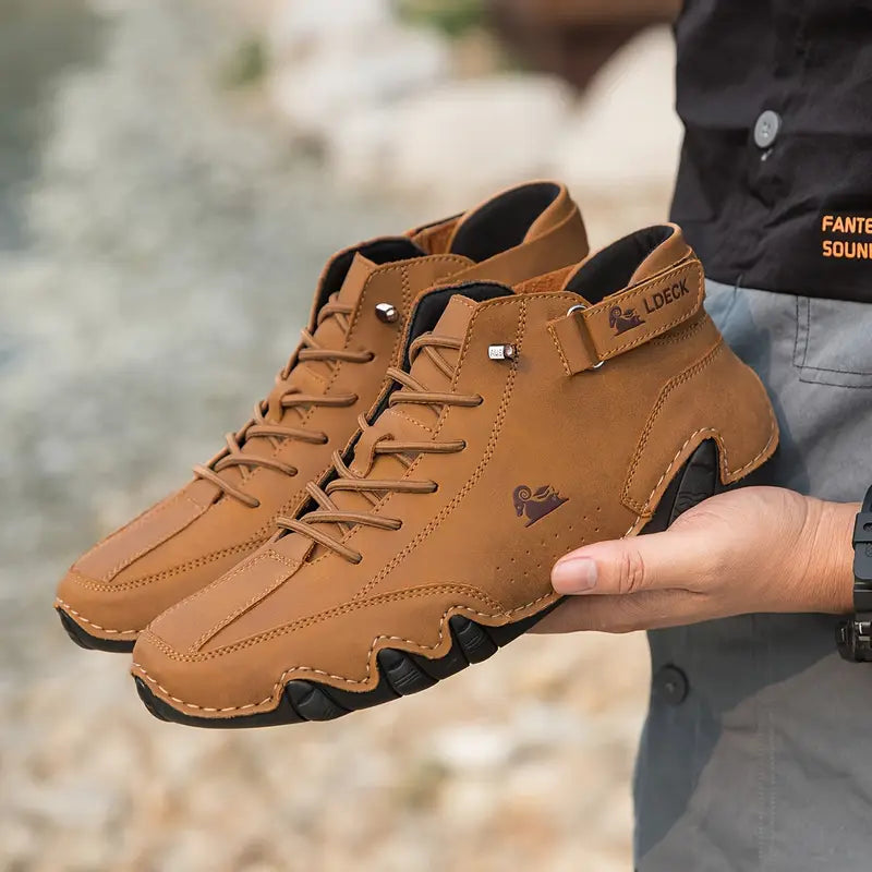 Stevige Hoymans heren wandelschoenen, waterdicht kunstleer voor bescherming.