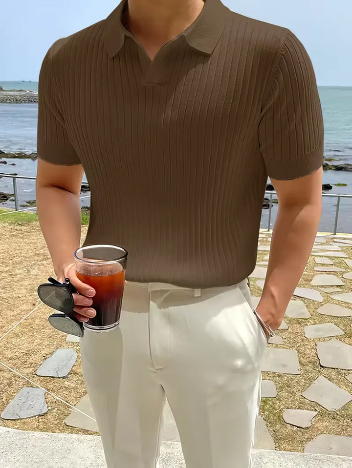 Lente outfit heren polo met v-hals en ribstructuur