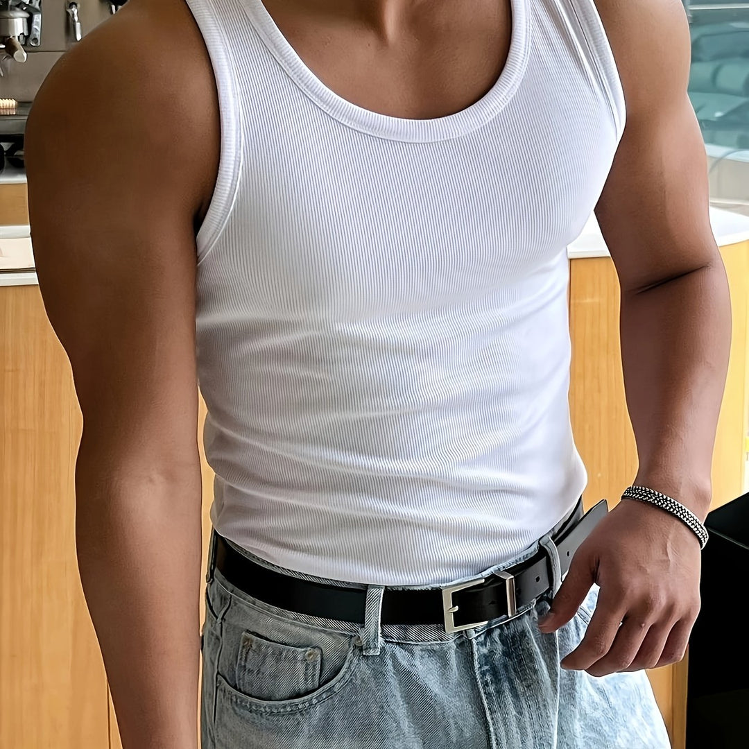 "Ademende heren tanktop voor zomer, lichtgrijs, mouwloos, luchtige stof, comfortabele en stijlvolle, ideaal voor warme dagen.