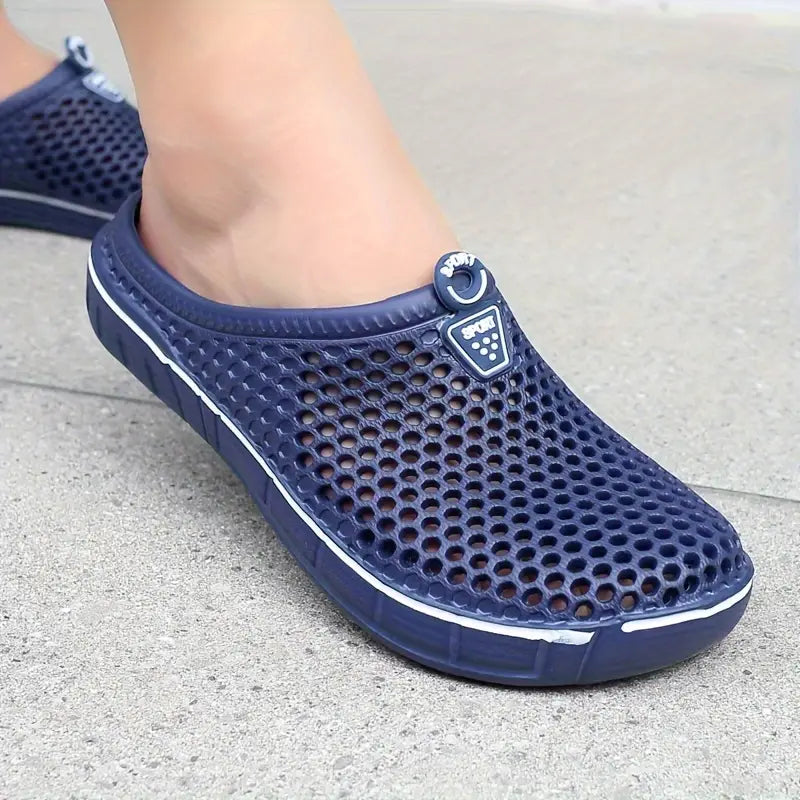 "Ademende herenclogs in sportieve stijl, lichtgewicht en flexibel, ideaal voor actieve dagen en vrije tijd."
