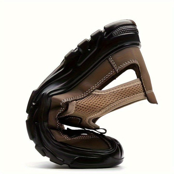 "Ademende lichte heren sandalen met PU zool en sportief ontwerp, zijaanzicht. Perfect voor zomeractiviteiten."