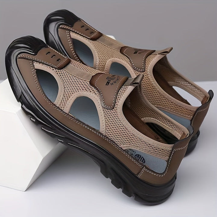 "Ademende lichte heren sandalen met PU zool en sportief ontwerp, zijaanzicht. Perfect voor zomeractiviteiten."