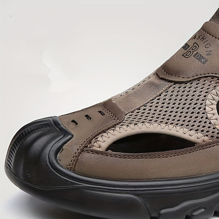 "Ademende lichte heren sandalen met PU zool en sportief ontwerp, zijaanzicht. Perfect voor zomeractiviteiten."