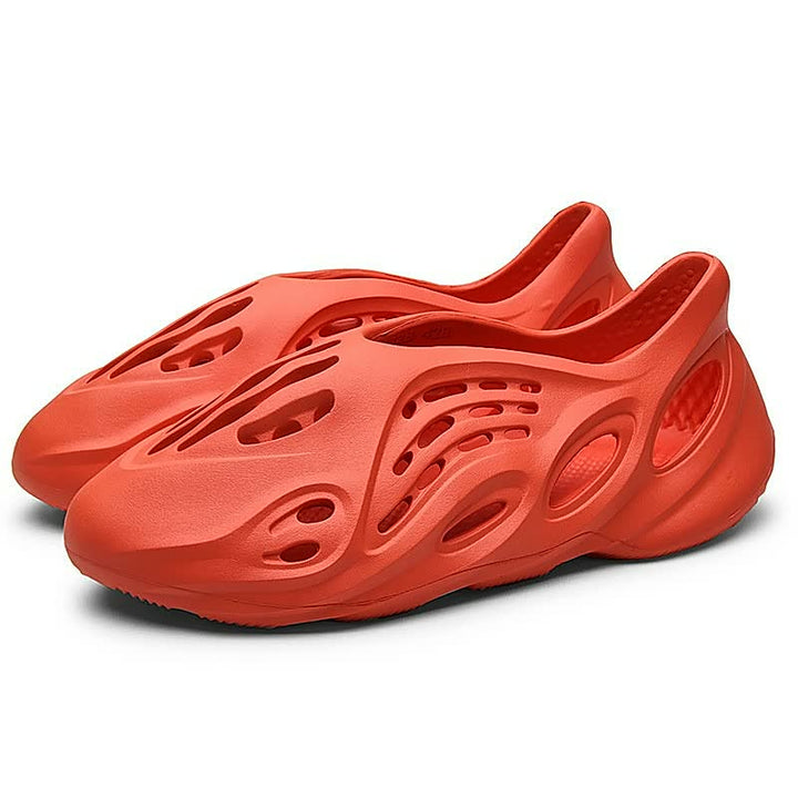 "Ademende zomerschoenen voor heren met lichtgewicht zool, ideaal voor comfort en stijl tijdens warme dagen, beige kleur."