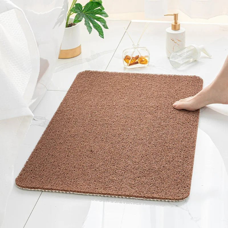 "Antislip douchemat in beige, bruin of grijs. PVC materiaal, 40x60 of 50x80 cm, veilig en comfortabel douchen."