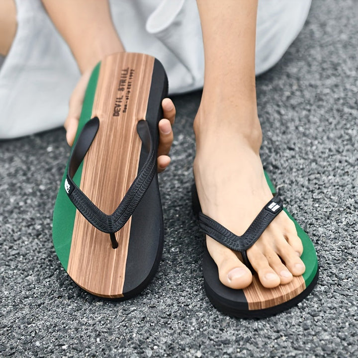 "Antislip en geurloze heren slippers, EVA bovenwerk, rubberen zool, comfortabel en stijlvol voor dagelijks gebruik."