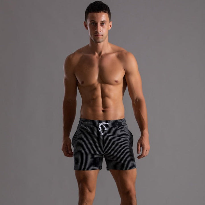 Zijaanzicht van heren fitness shorts met stretch, ideale sportkorte broek