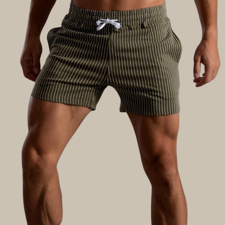 Zijaanzicht van de flexibele fitness korte broek