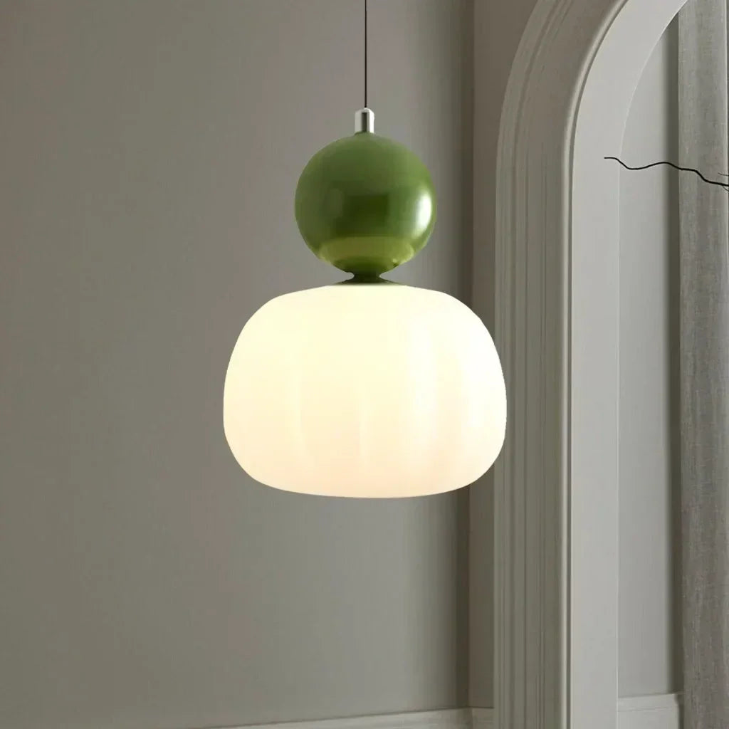 "Art Deco hanglamp CrèmeLuma, crèmekleurig ontwerp met elegante vormen, perfect voor stijlvol interieur, plafondlamp."