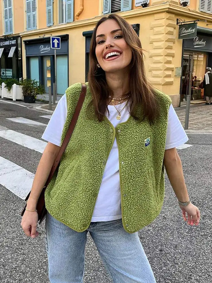 Aylin fleece bodywarmer, sherpa-materiaal, oversized pasvorm, modieus en comfortabel, mouwloos met open voorkant.