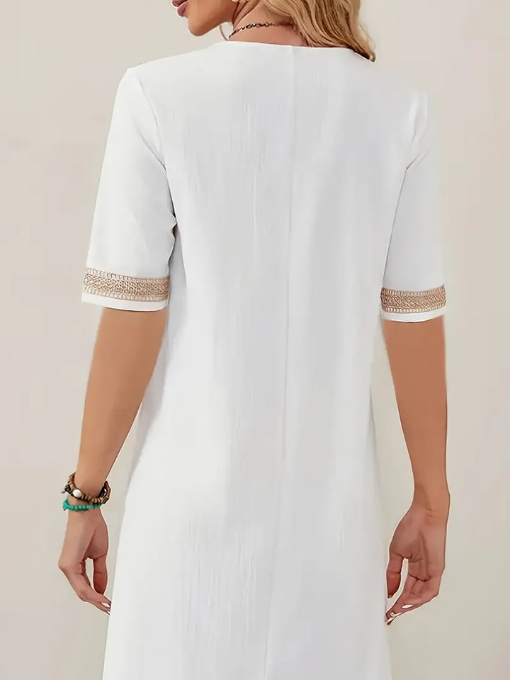 Stijlvolle, losvallende linnen dames midi jurk, perfect voor een casual zomer of elegante vakantieoutfit.