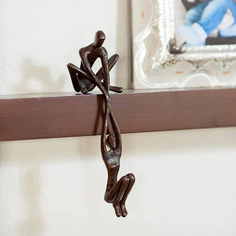Stijlvol liefdesbeeldje, een perfect cadeau voor koppels en een symbool van harmonie.